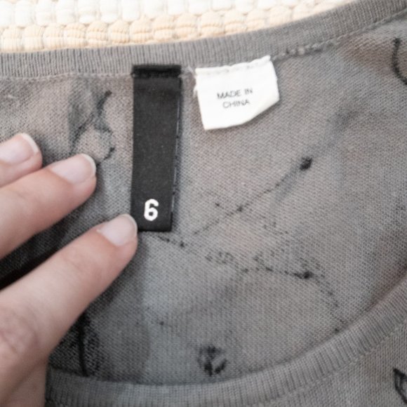 H&M Sewing Knitting Novelty Print Short Sleeve Grey Sweater in Size 6 - Picture 3 of 9